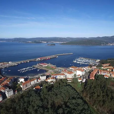Vistas A La Ria De Muros Noia En 아파트
